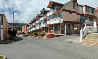 Arriendo Amplio Apartaestudio Conjunto Portales de Mamore, Tunja