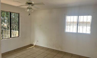 Casa en Renta. 3 Recamaras, Amplio estacionamiento. Rosarito.