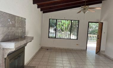 Casa en Renta. 3 Recamaras, Amplio estacionamiento. Rosarito.