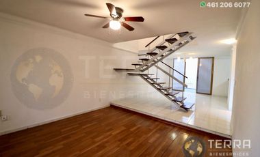 SE RENTA CASA🌳 🏡 🌳 EN JARDINES DE CELAYA 1ERA SECCION A LA VUELTA DE CHEDRAUI EN UNA PRIVADITA DE 15 CASAS SOBRE CALLE TABACHINES  Celaya  Gto. 3 H