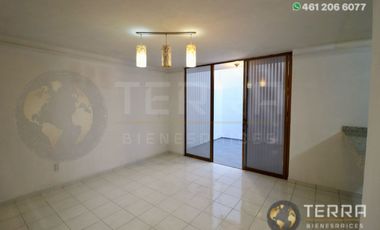 SE RENTA CASA🌳 🏡 🌳 EN JARDINES DE CELAYA 1ERA SECCION A LA VUELTA DE CHEDRAUI EN UNA PRIVADITA DE 15 CASAS SOBRE CALLE TABACHINES  Celaya  Gto. 3 H
