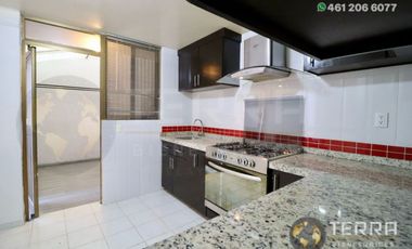 SE RENTA CASA🌳 🏡 🌳 EN JARDINES DE CELAYA 1ERA SECCION A LA VUELTA DE CHEDRAUI EN UNA PRIVADITA DE 15 CASAS SOBRE CALLE TABACHINES  Celaya  Gto. 3 H