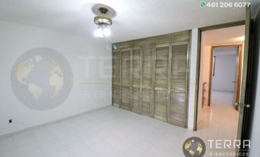 SE RENTA CASA🌳 🏡 🌳 EN JARDINES DE CELAYA 1ERA SECCION A LA VUELTA DE CHEDRAUI EN UNA PRIVADITA DE 15 CASAS SOBRE CALLE TABACHINES  Celaya  Gto. 3 H