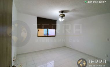 SE RENTA CASA🌳 🏡 🌳 EN JARDINES DE CELAYA 1ERA SECCION A LA VUELTA DE CHEDRAUI EN UNA PRIVADITA DE 15 CASAS SOBRE CALLE TABACHINES  Celaya  Gto. 3 H