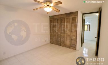 SE RENTA CASA🌳 🏡 🌳 EN JARDINES DE CELAYA 1ERA SECCION A LA VUELTA DE CHEDRAUI EN UNA PRIVADITA DE 15 CASAS SOBRE CALLE TABACHINES  Celaya  Gto. 3 H