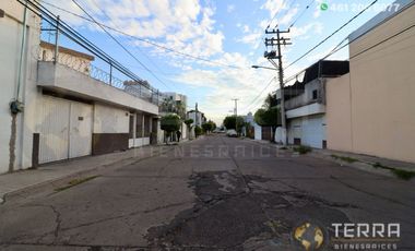 SE RENTA CASA🌳 🏡 🌳 EN JARDINES DE CELAYA 1ERA SECCION A LA VUELTA DE CHEDRAUI EN UNA PRIVADITA DE 15 CASAS SOBRE CALLE TABACHINES  Celaya  Gto. 3 H