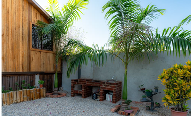 San Vicente, Santa Elena - Encantadora cabaña con terreno de 440 m2, ideal para negocio o vivienda.