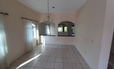CASA EN VENTA EN  PARQUE ROYAL EN COLIMA
