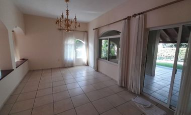 CASA EN VENTA EN  PARQUE ROYAL EN COLIMA