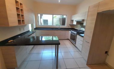 CASA EN VENTA EN  PARQUE ROYAL EN COLIMA