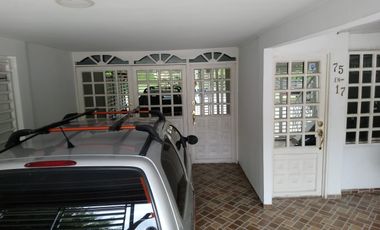 Casa en el barrio Brisas de los Alamos, Alameda del Rio Cali