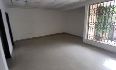 Arriendo local Urdesa Central av Las Lomas  cerca de Policentro , San Marino, Plaza Quil.