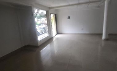 Arriendo local Urdesa Central av Las Lomas  cerca de Policentro , San Marino, Plaza Quil.
