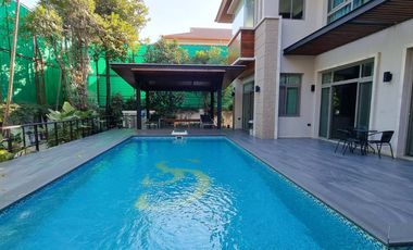single house for sale, modern style, luxury. Chaloem Phrakiat 30 with swimming pool, living area 780 sq m., size 495 sqw., parking for 10 cars, with f