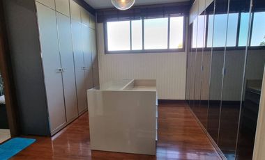 single house for sale, modern style, luxury. Chaloem Phrakiat 30 with swimming pool, living area 780 sq m., size 495 sqw., parking for 10 cars, with f