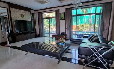 single house for sale, modern style, luxury. Chaloem Phrakiat 30 with swimming pool, living area 780 sq m., size 495 sqw., parking for 10 cars, with f