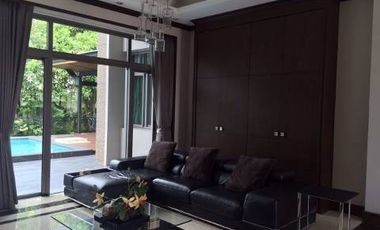 single house for sale, modern style, luxury. Chaloem Phrakiat 30 with swimming pool, living area 780 sq m., size 495 sqw., parking for 10 cars, with f