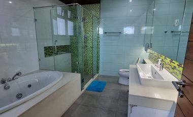 single house for sale, modern style, luxury. Chaloem Phrakiat 30 with swimming pool, living area 780 sq m., size 495 sqw., parking for 10 cars, with f