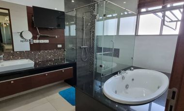 single house for sale, modern style, luxury. Chaloem Phrakiat 30 with swimming pool, living area 780 sq m., size 495 sqw., parking for 10 cars, with f