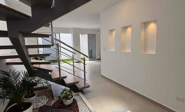 Venta de casa por estrenar en Llano grande
