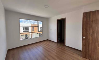 Venta de casa por estrenar en Llano grande