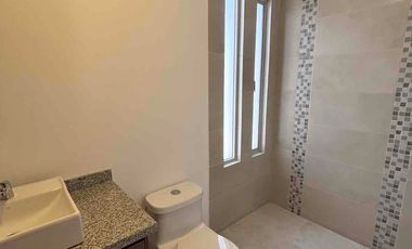 Venta de casa por estrenar en Llano grande