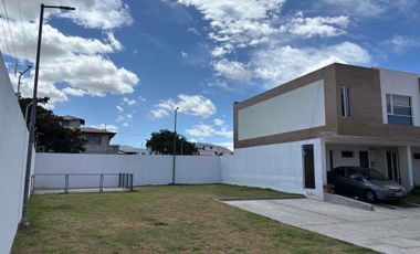Venta de casa por estrenar en Llano grande