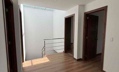 Venta de casa por estrenar en Llano grande