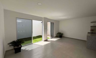 Venta de casa por estrenar en Llano grande