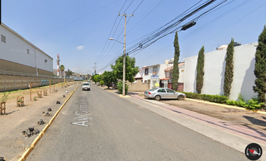 Casa en condominio ubicada en colonia Los Olivos II, San Pedro Tlaquepaque con 3 recamaras y 120m2. A unos minutos de Bodega Aurrera Toluquilla.