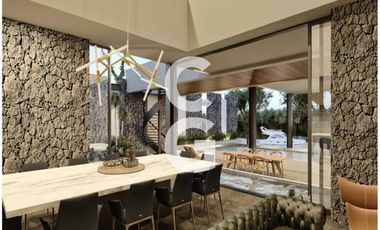 Casa en Venta en Cancun en Residencial Lagos del Sol con Cine y Alberca