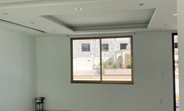 EN VENTA CASA DE TRES PLATAS , EN FRACC. RESIDENCIAL HACIENDA REAL, TOLCAYUCA HGO.