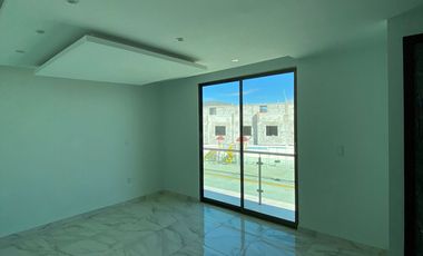 EN VENTA CASA DE TRES PLATAS , EN FRACC. RESIDENCIAL HACIENDA REAL, TOLCAYUCA HGO.