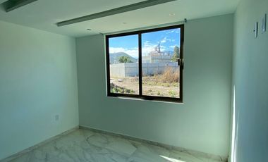 EN VENTA CASA DE TRES PLATAS , EN FRACC. RESIDENCIAL HACIENDA REAL, TOLCAYUCA HGO.