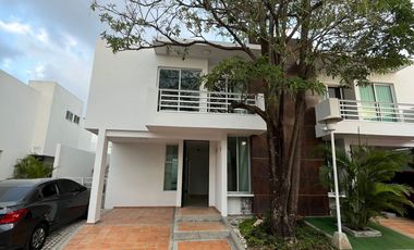 CASA EN VENTA EN VILLA CAMPESTRE DE 3 HABITACIONES PISOS DE MARMOL