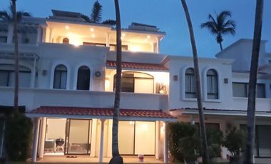 HERMOSA VILLA EN VENTA DENTRO DE VIDANTA ACAPULCO CON VISTA Y SALIDA AL CAMPO DE GOLF