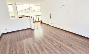 CASA EN VALLE HERMOSO SURCO