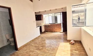 CASA EN VALLE HERMOSO SURCO