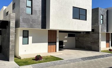 Casa en venta en Metepec con amenidades de lujo - Gimnasio, Ludoteca, Casa de descanso