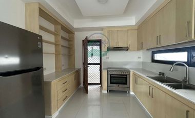 3 STOREY 4-BEDROOM VILLA FOR RENT IN ANGELES CITY