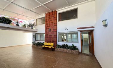 CASA EN VENTA EN ARBOLEDAS CON CASA PARA HÚESPEDES, NEGOCIO O PARA RENTAR