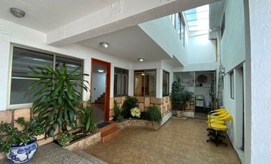 CASA EN VENTA EN ARBOLEDAS CON CASA PARA HÚESPEDES, NEGOCIO O PARA RENTAR