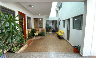 CASA EN VENTA EN ARBOLEDAS CON CASA PARA HÚESPEDES, NEGOCIO O PARA RENTAR