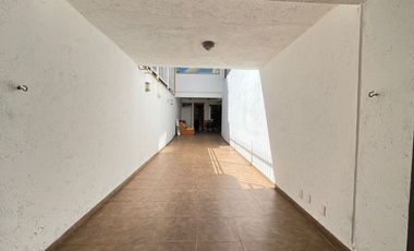 CASA EN VENTA EN ARBOLEDAS CON CASA PARA HÚESPEDES, NEGOCIO O PARA RENTAR