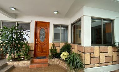 CASA EN VENTA EN ARBOLEDAS CON CASA PARA HÚESPEDES, NEGOCIO O PARA RENTAR