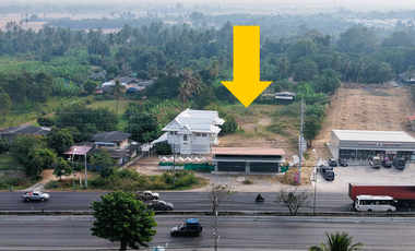 Proven Opportunity! Earn 1 Million THB Monthly!    For Sale! Developed Land with a Home Café   Located on Phetkasem Road, Tha Yang, Phetchaburi. Perfe