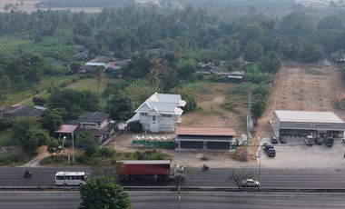 Proven Opportunity! Earn 1 Million THB Monthly!    For Sale! Developed Land with a Home Café   Located on Phetkasem Road, Tha Yang, Phetchaburi. Perfe