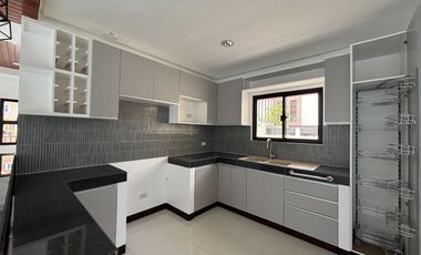 DASMARINAS SINGLE ATTACHED HOUSE AND LOT ALONG GOVERNORS DRIVE