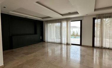 Samborondon, Renta de Hermosa Casa con Piscina con o sin muebles