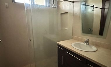 Samborondon, Renta de Hermosa Casa con Piscina con o sin muebles